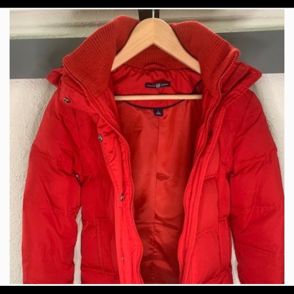 GAP SZ Small Red Down Puffer Winter Coat w/ Hood - Picture 3 of 5